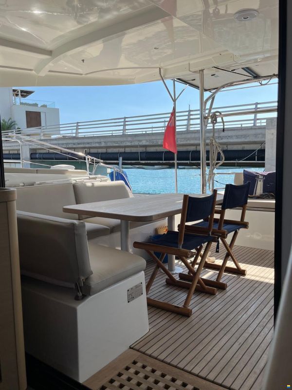 Lagoon 42