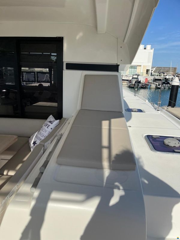 Lagoon 42