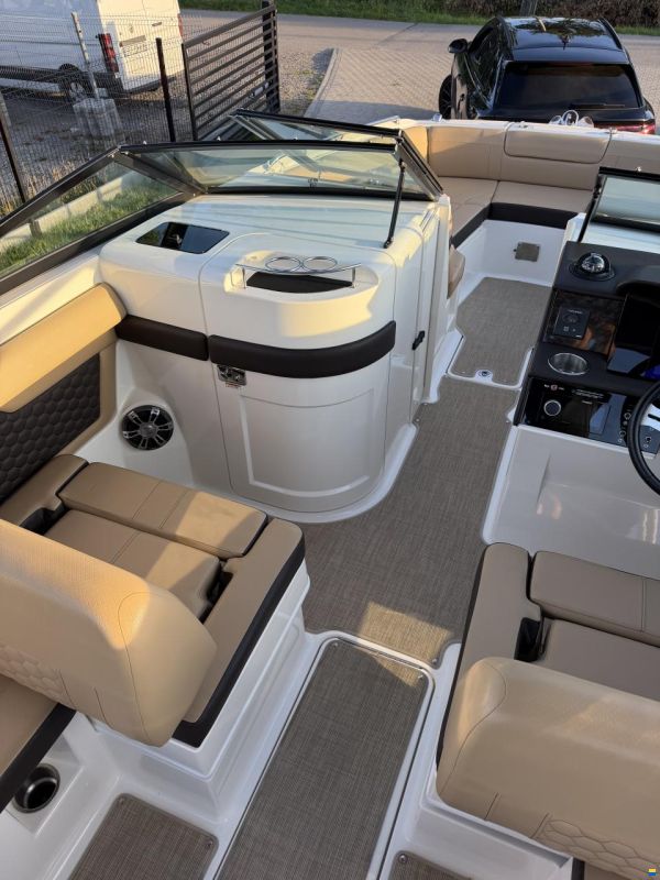 Sea Ray SDX 270