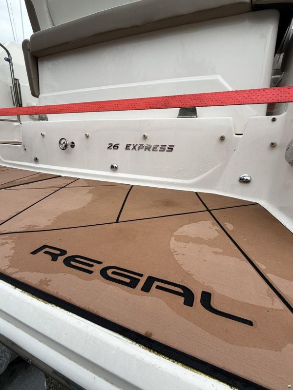 Regal 26 Express