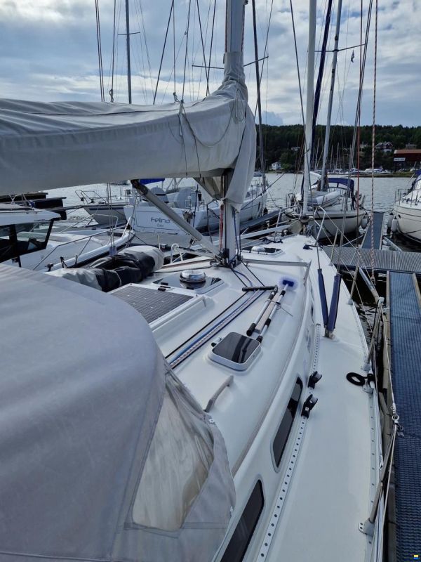 Hanse 371