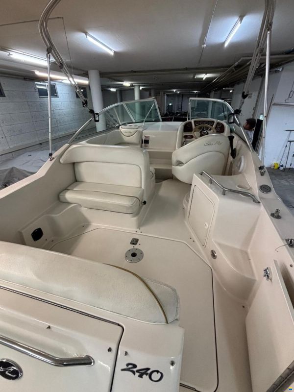 Sea Ray 240 Sundancer