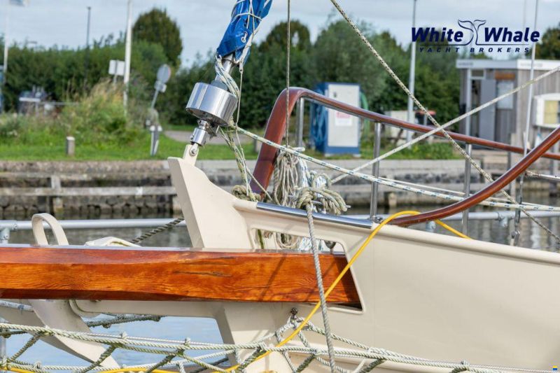 Pieter Beeldsnijder Stagzeil schoener custom built refit