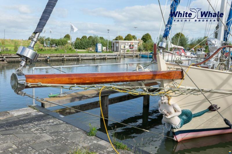 Pieter Beeldsnijder Stagzeil schoener custom built refit