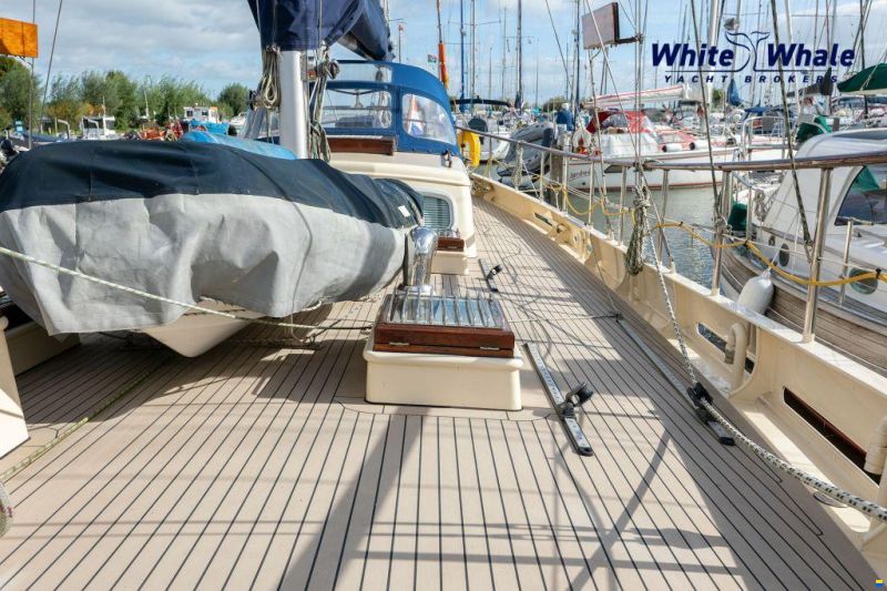 Pieter Beeldsnijder Stagzeil schoener custom built refit