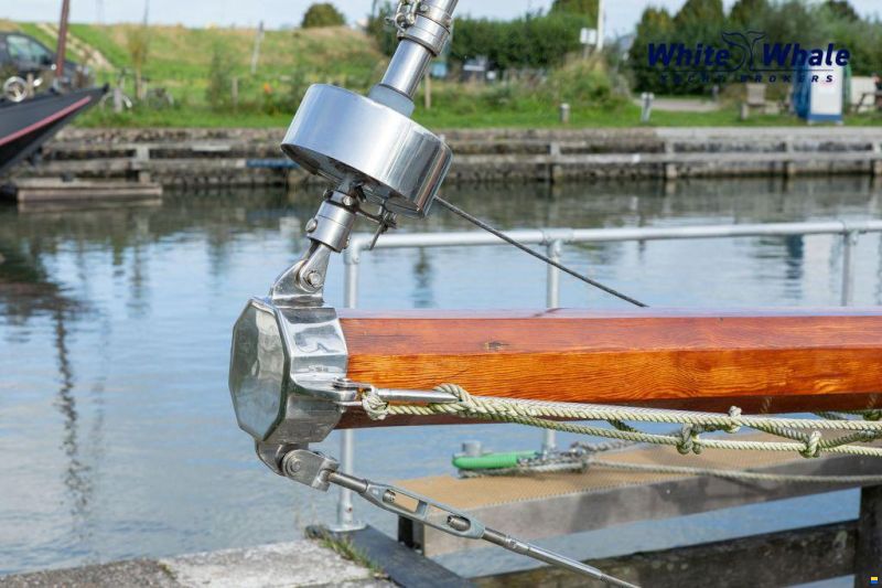 Pieter Beeldsnijder Stagzeil schoener custom built refit