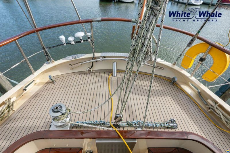 Pieter Beeldsnijder Stagzeil schoener custom built refit