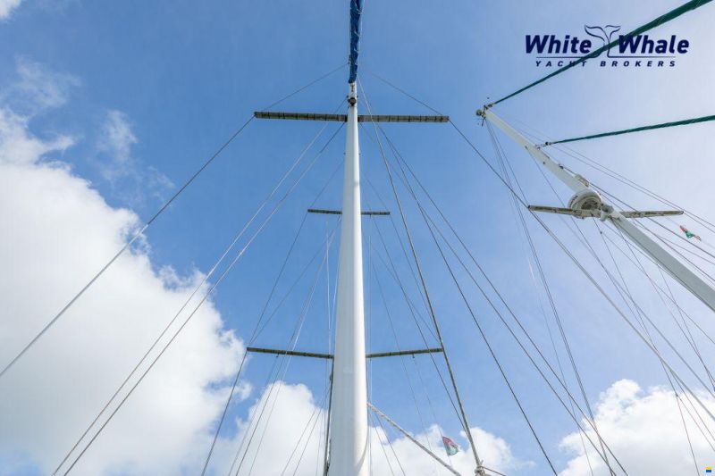 Pieter Beeldsnijder Stagzeil schoener custom built refit