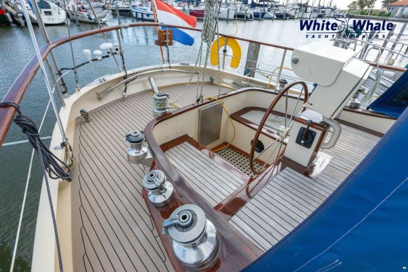Pieter Beeldsnijder Stagzeil schoener custom built refit