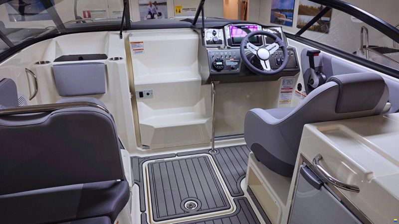 Bayliner VR6 Cuddy