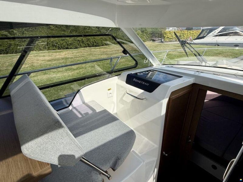 Beneteau Antares 9