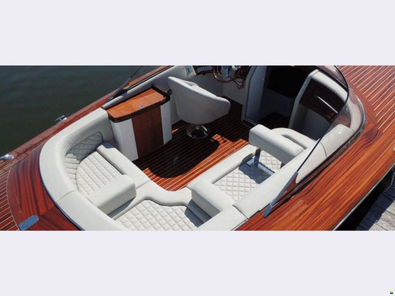 Runabout 33