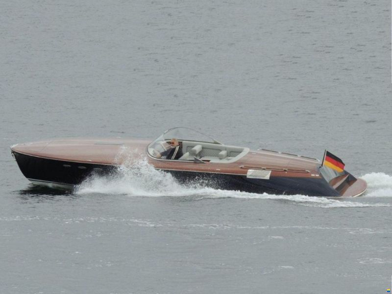 Runabout 33