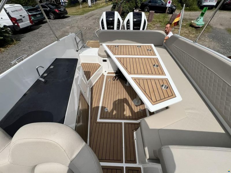 Maxima 800 Cabin