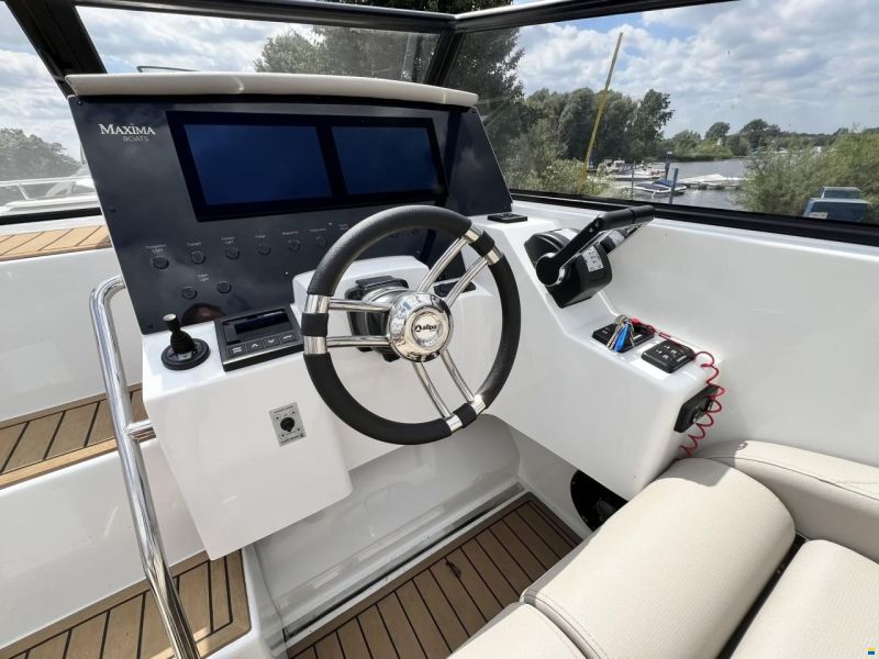 Maxima 800 Cabin
