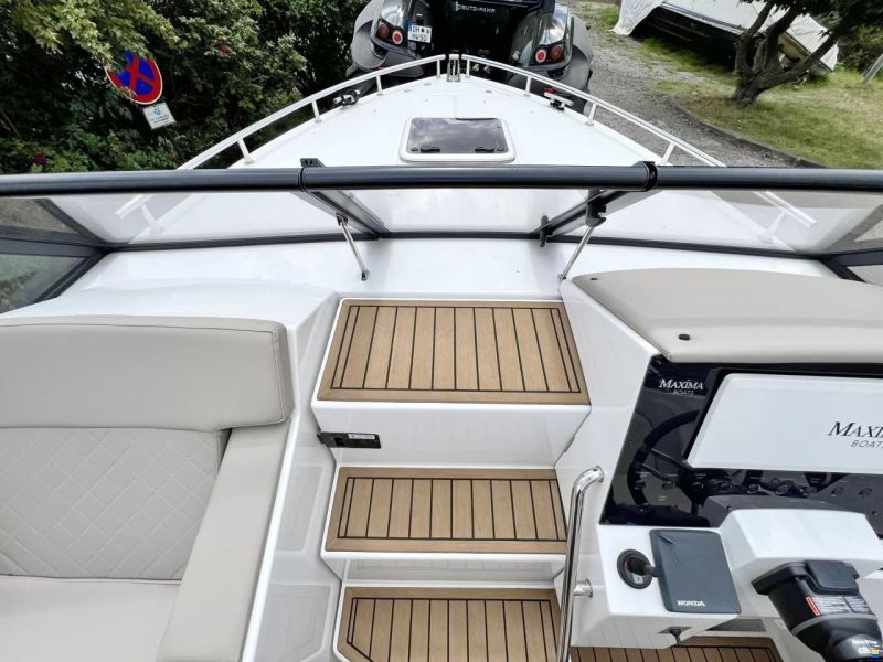 Maxima 800 Cabin