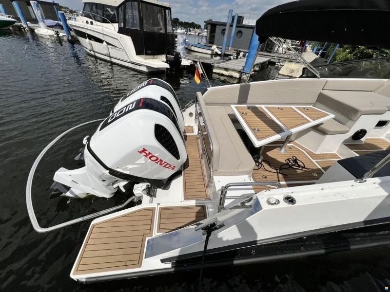 Maxima 800 Cabin