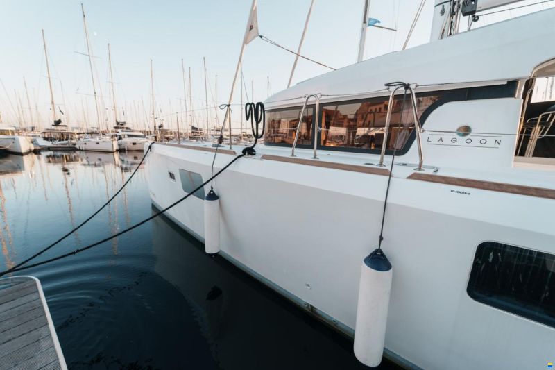 Lagoon 39