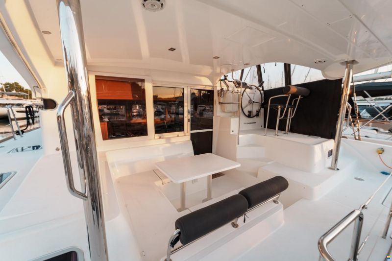Lagoon 39