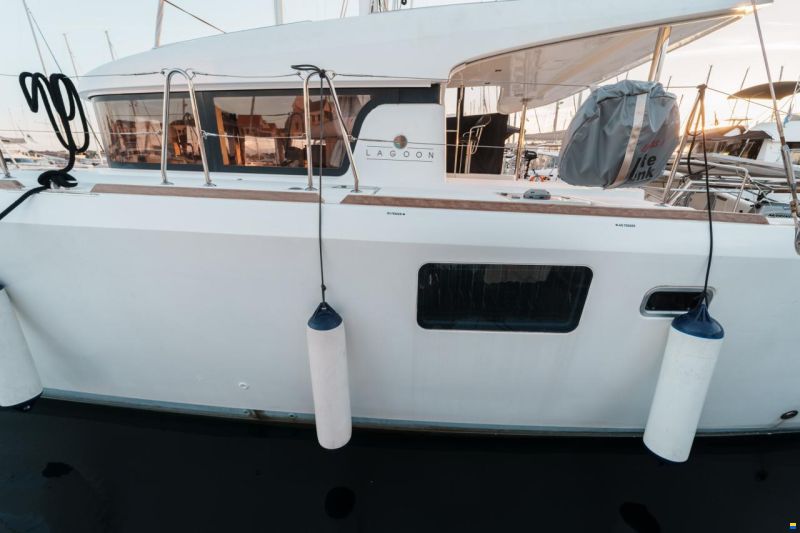 Lagoon 39