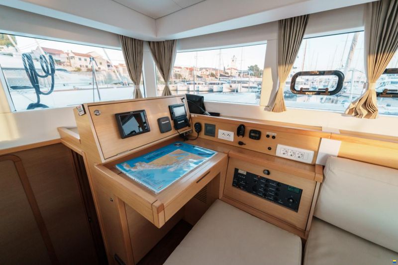 Lagoon 39