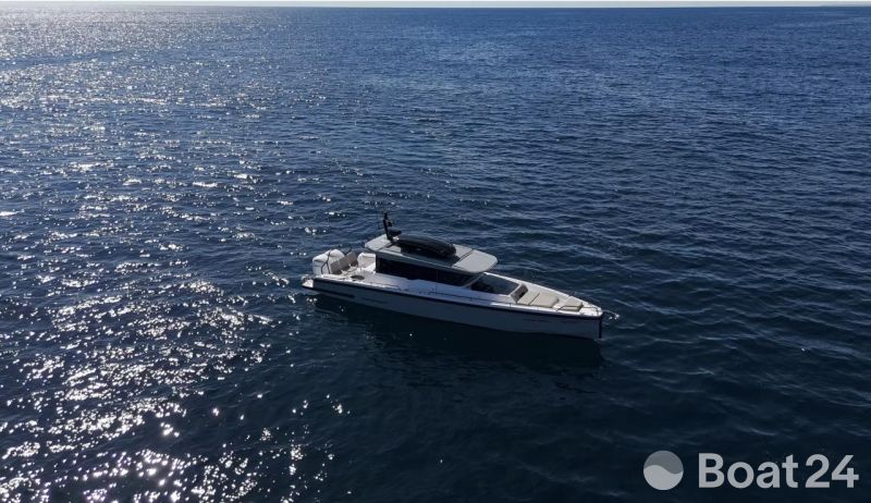 Axopar 37 Cross Cabin