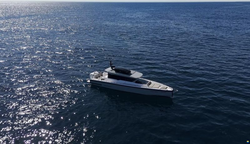 Axopar 37 Cross Cabin