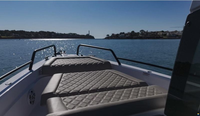 Axopar 37 Cross Cabin