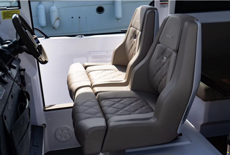 Axopar 37 Cross Cabin