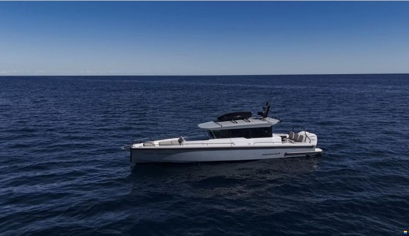 Axopar 37 Cross Cabin