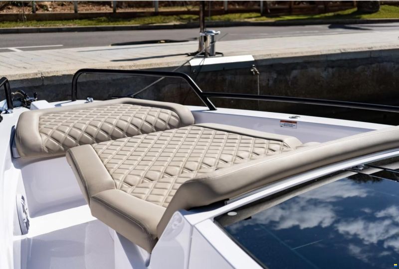 Axopar 37 Cross Cabin