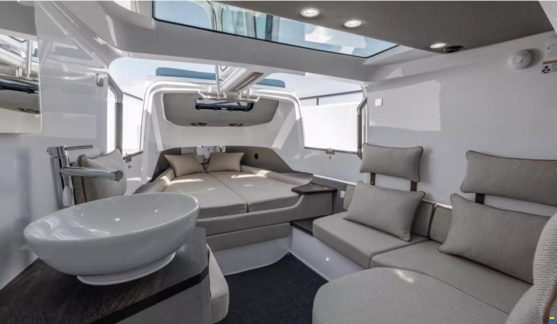Axopar 37 Cross Cabin