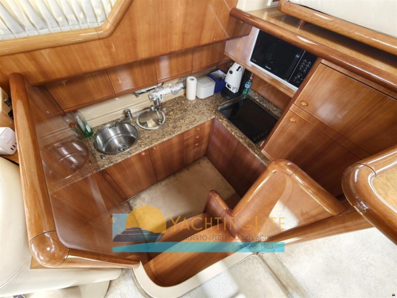 Ferretti 530