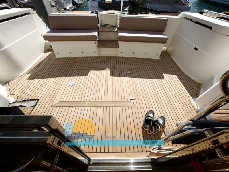 Ferretti 530