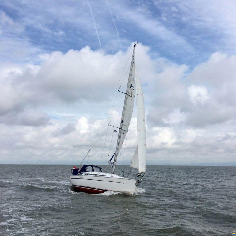 Bavaria 32