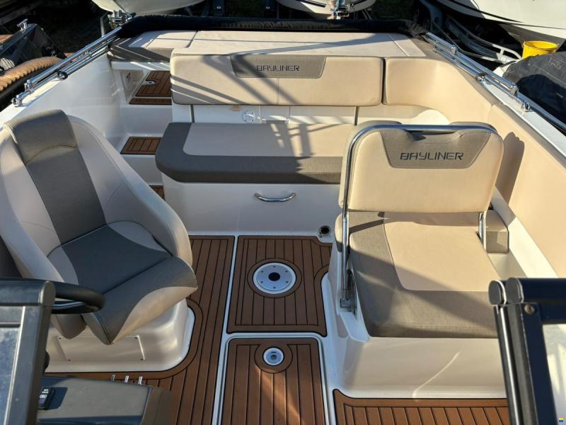 Bayliner VR5