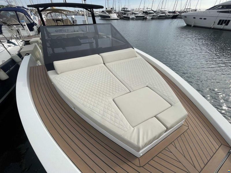 De Antonio D34 daycruiser