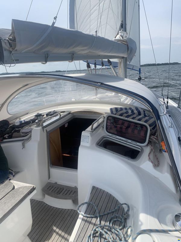Bavaria 37 Cruiser 1 Hand