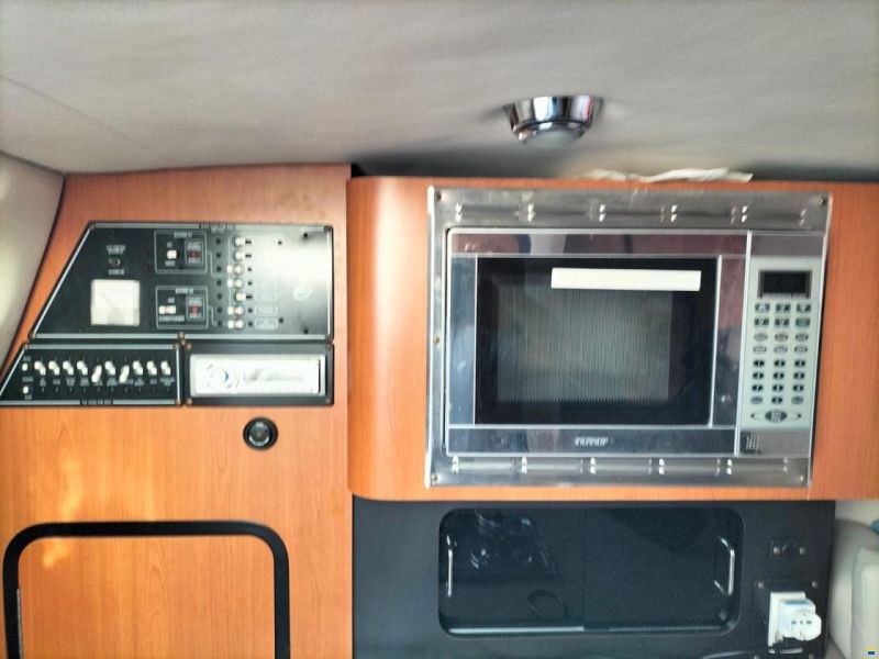 Crownline 315 SCR