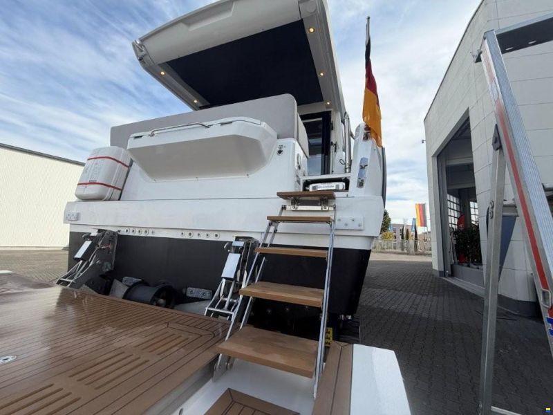 Sealine C430