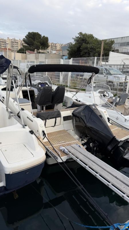 Quicksilver Activ 755 Sundeck