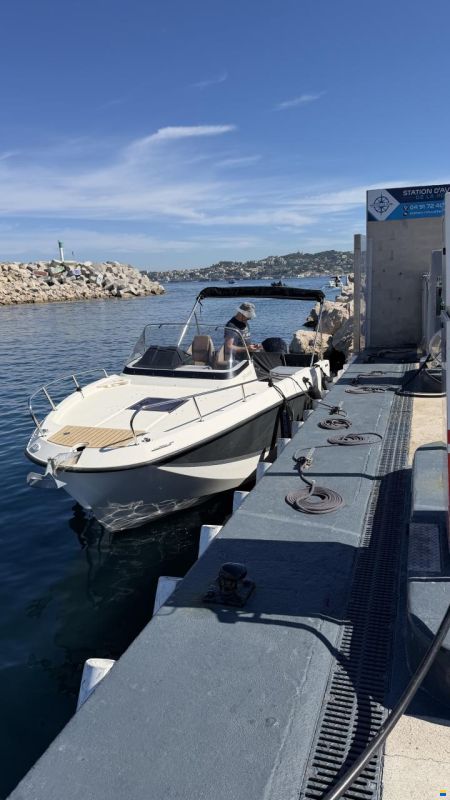 Quicksilver Activ 755 Sundeck