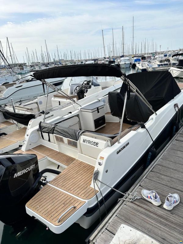 Quicksilver Activ 755 Sundeck