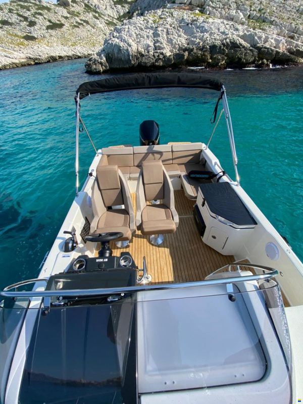 Quicksilver Activ 755 Sundeck