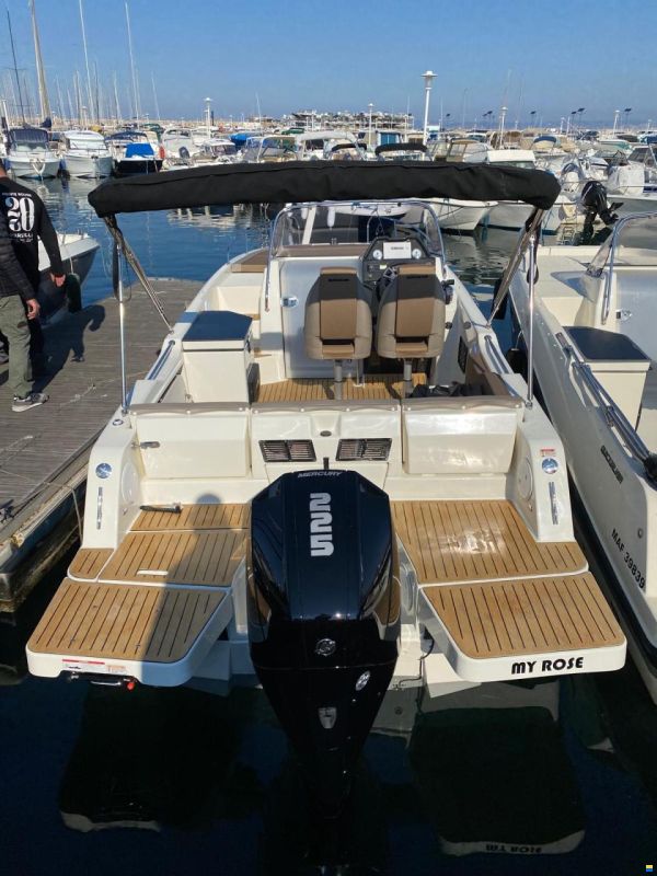 Quicksilver Activ 755 Sundeck