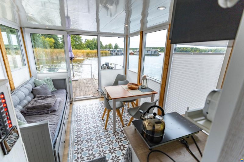 SKYLLA Houseboat H12