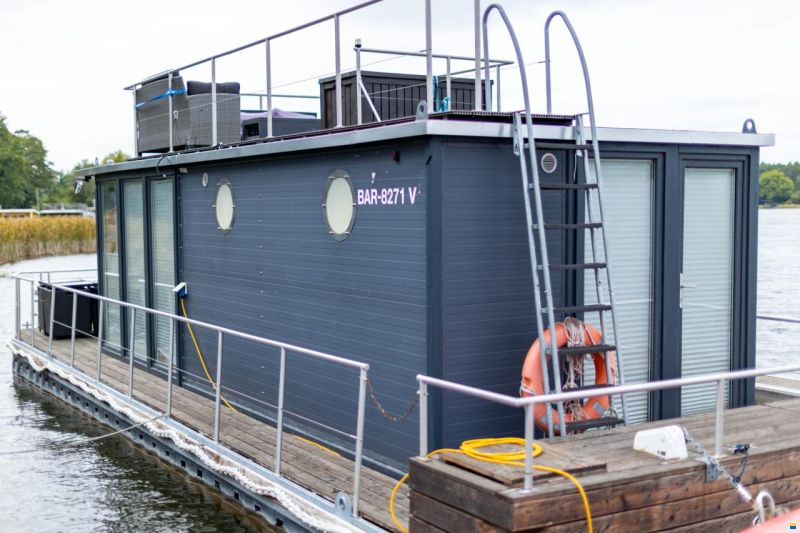 SKYLLA Houseboat H12