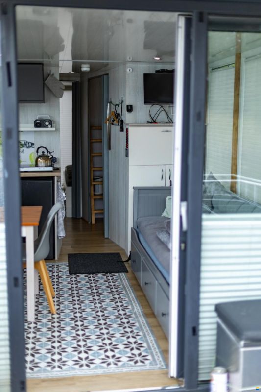 SKYLLA Houseboat H12