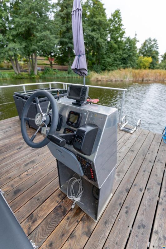 SKYLLA Houseboat H12