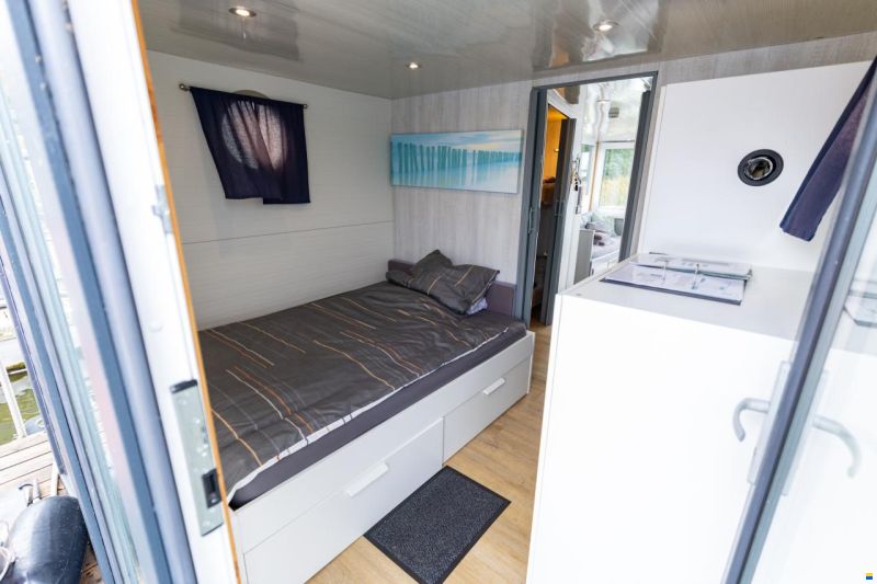SKYLLA Houseboat H12